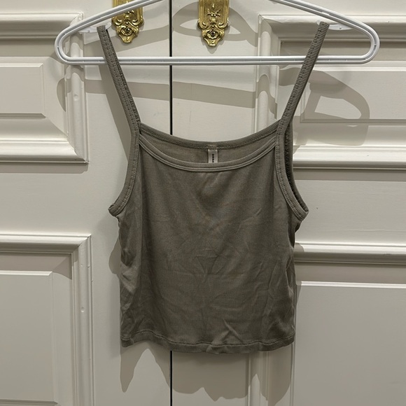 Aritzia Sunday Best taupe crop top size small - Picture 1 of 1